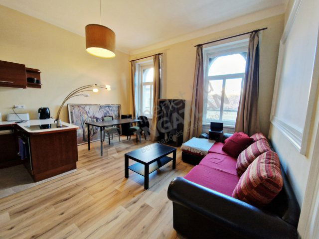 Kiadó téglalakás, albérlet, VII. kerületben, Thököly úton