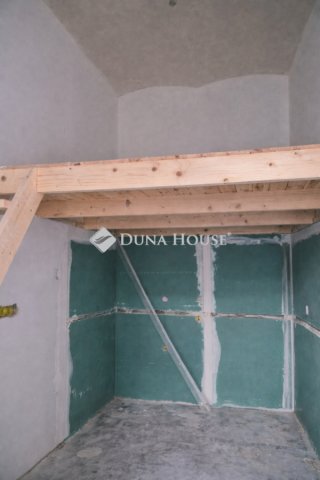Eladó téglalakás, Budapesten, VI. kerületben 36.9 M Ft, 1 szobás