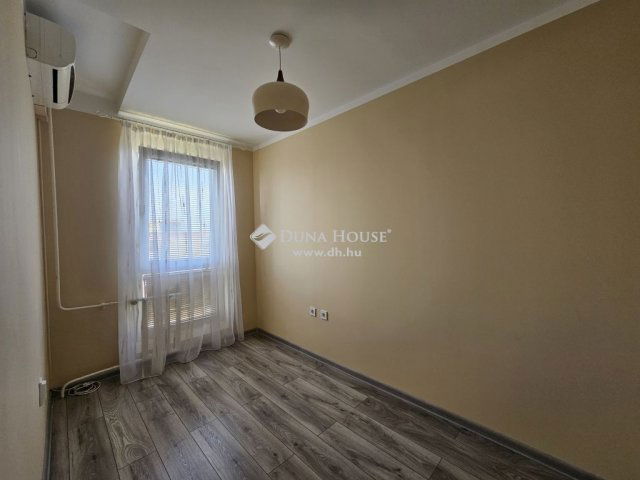 Kiadó panellakás, albérlet, Pécsett 130 E Ft / hó, 2 szobás