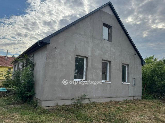 Eladó családi ház, Poroszlón 20 M Ft, 1+2 szobás