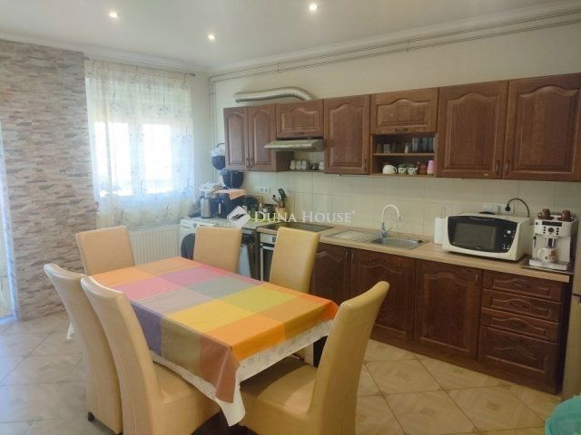 Eladó családi ház, Kecskeméten 115 M Ft, 5 szobás