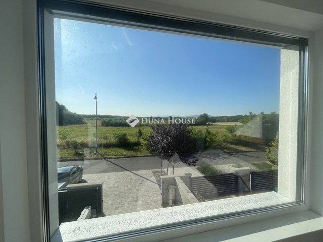 Eladó ikerház, Veresegyházon 229 M Ft, 5 szobás