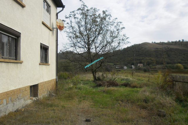 Eladó családi ház, Arlón 13.9 M Ft, 5 szobás