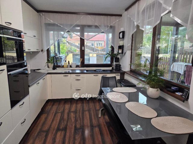 Eladó sorház, Debrecenben 125 M Ft, 3 szobás