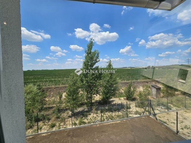 Eladó téglalakás, Mendén 79.9 M Ft, 4 szobás