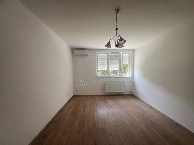 Eladó téglalakás, Tatabányán 39.9 M Ft, 1+2 szobás