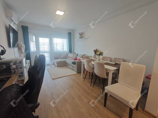 Eladó panellakás, Győrött 53 M Ft, 3 szobás