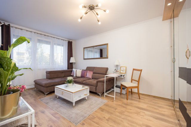 Eladó panellakás, Budapesten, III. kerületben 69.99 M Ft