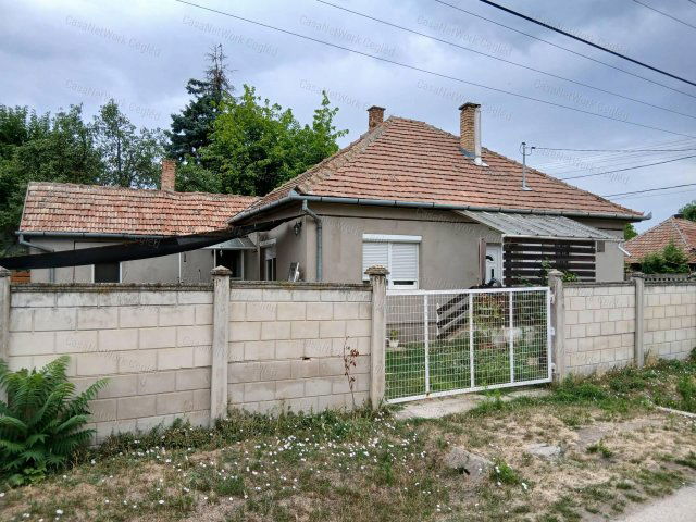 Eladó családi ház, Pilisen 45 M Ft, 3 szobás
