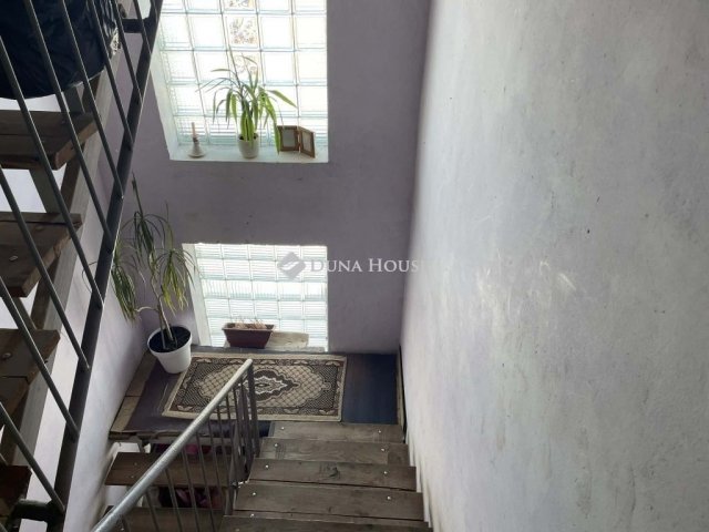 Eladó családi ház, Szegeden 99.5 M Ft, 9 szobás