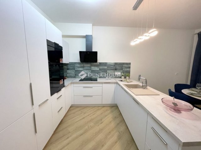 Eladó téglalakás, Kecskeméten 119.9 M Ft, 4 szobás