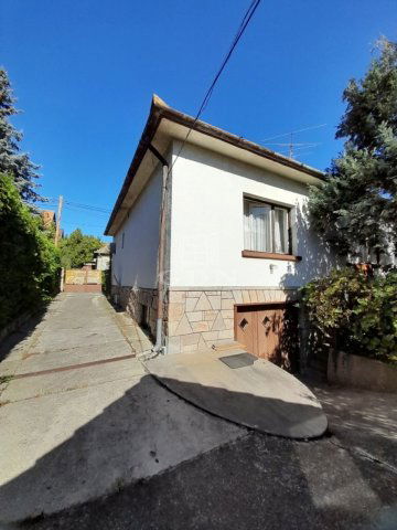 Eladó családi ház, Vácon 106.9 M Ft, 2+1 szobás