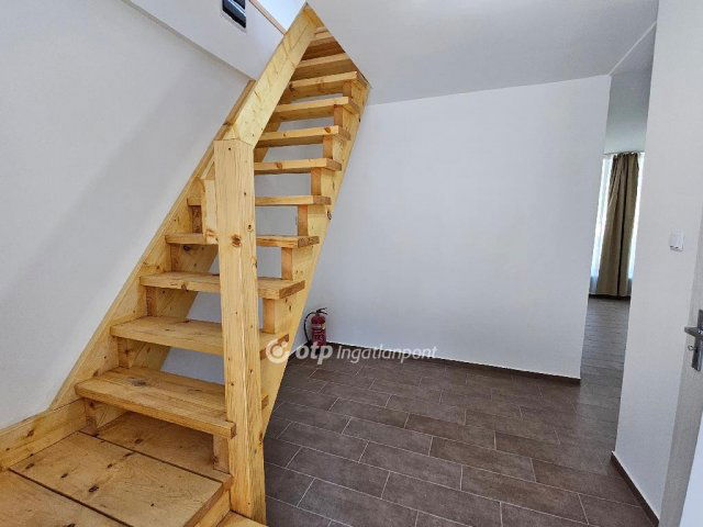Eladó téglalakás, Oroszlányban 46.5 M Ft, 3 szobás