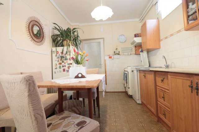 Eladó családi ház, Orosházán 36.9 M Ft, 4 szobás