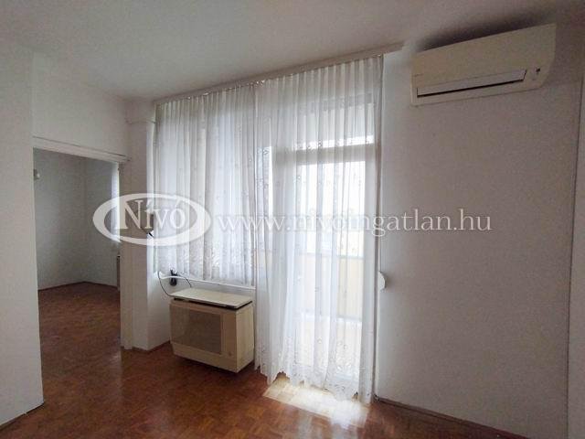Eladó téglalakás, Veszprémben 65 M Ft, 2 szobás