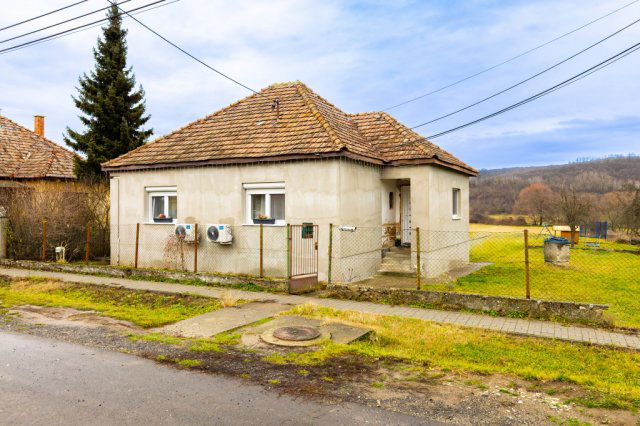 Eladó családi ház, Csőváron 64.9 M Ft, 3 szobás