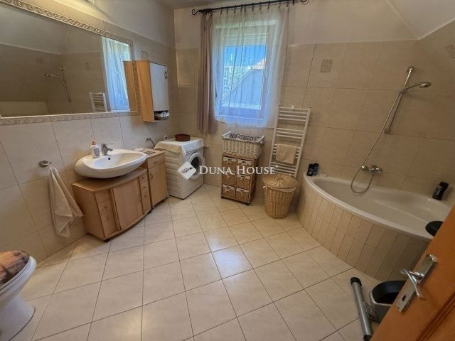 Eladó ikerház, Kecskeméten 79.99 M Ft, 4 szobás