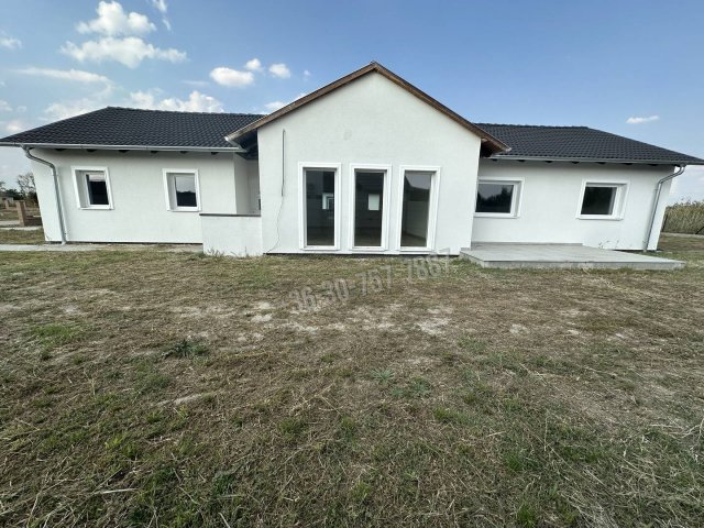 Eladó családi ház, Ráckevén 86.9 M Ft, 5 szobás