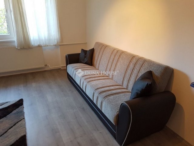 Kiadó téglalakás, albérlet, Pécsett 220 E Ft / hó, 2 szobás