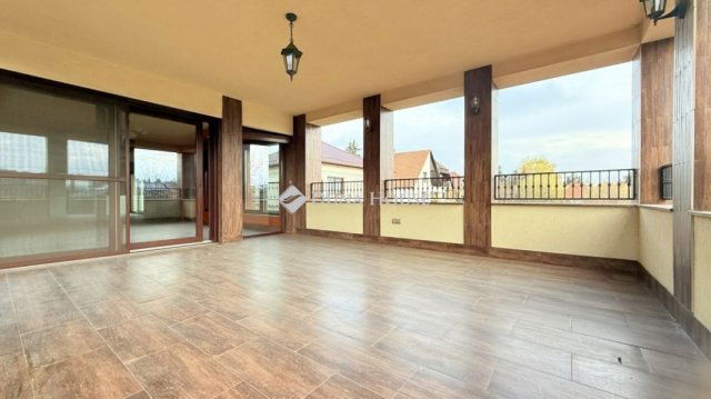 Eladó családi ház, Szentendrén 289 M Ft, 6 szobás