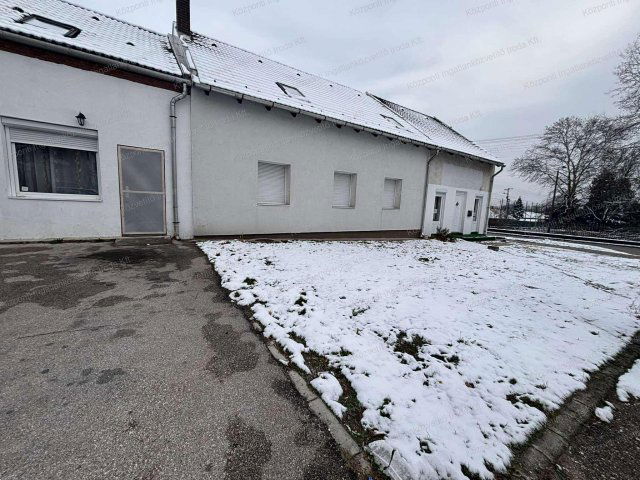 Eladó üzlethelyiség, Tatabányán 35.99 M Ft, 2 szobás