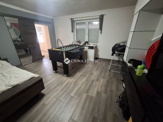 Eladó családi ház, Kiskunfélegyházán 23 M Ft, 1 szobás