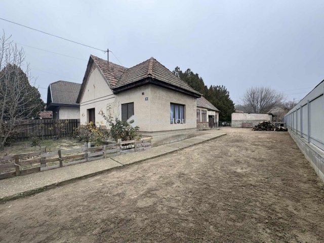 Eladó családi ház, Dabason 34.9 M Ft, 1 szobás