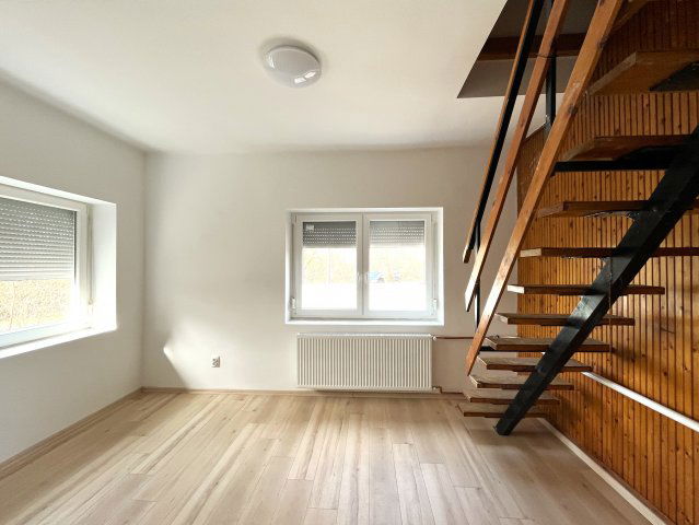 Eladó családi ház, Ercsiben 69.5 M Ft, 6 szobás
