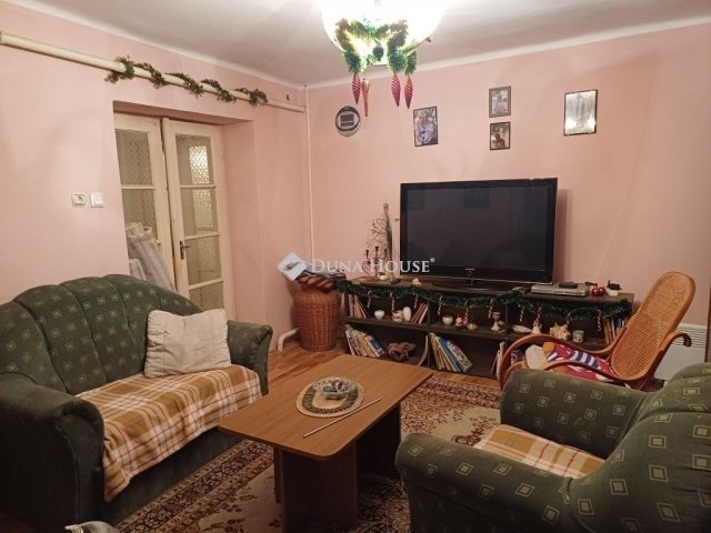 Eladó családi ház, Alsónémediben 62 M Ft, 5 szobás