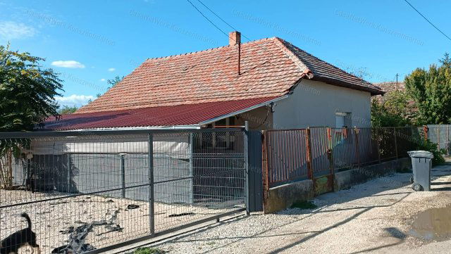 Eladó családi ház, Szelevényen 6.99 M Ft, 2 szobás