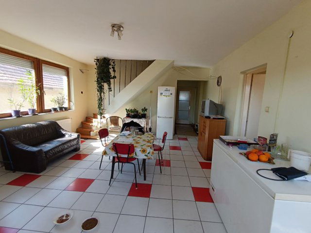 Eladó családi ház, Berhidán 62 M Ft, 6 szobás