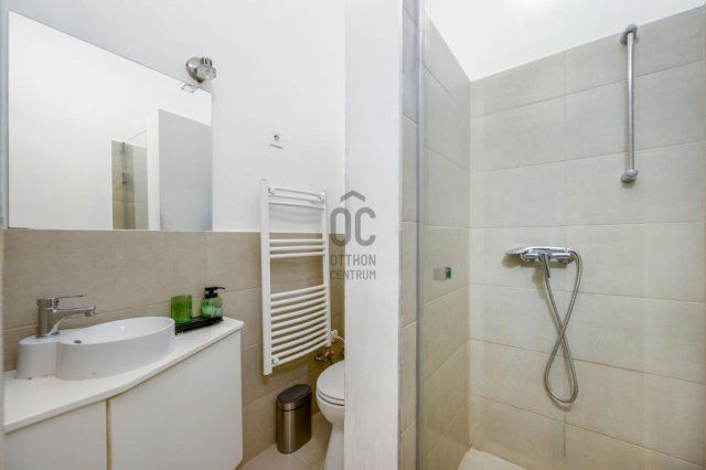 Eladó téglalakás, Budapesten, VI. kerületben 150 M Ft, 4 szobás