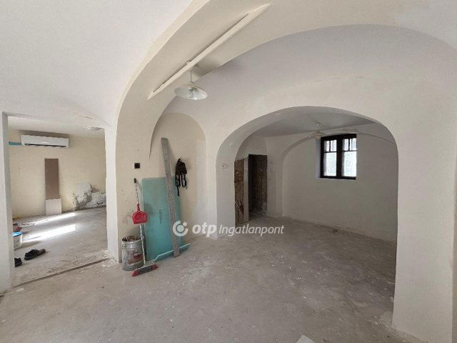 Eladó családi ház, Pápán 20.9 M Ft, 3 szobás