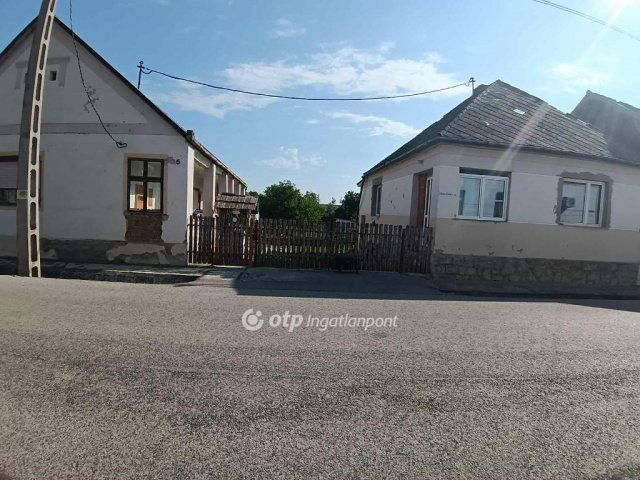 Eladó családi ház, Belvárdgyulán 15 M Ft, 2 szobás