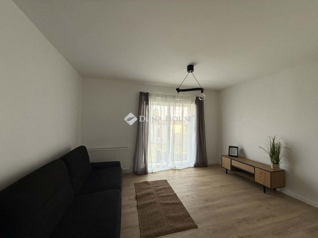 Eladó családi ház, Pécsett 89.9 M Ft, 4 szobás