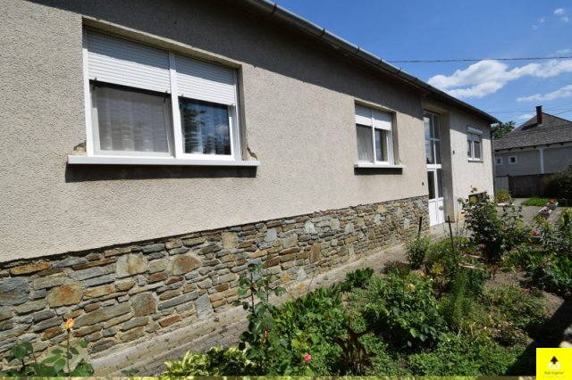 Eladó családi ház, Csepregen 59.5 M Ft, 4 szobás