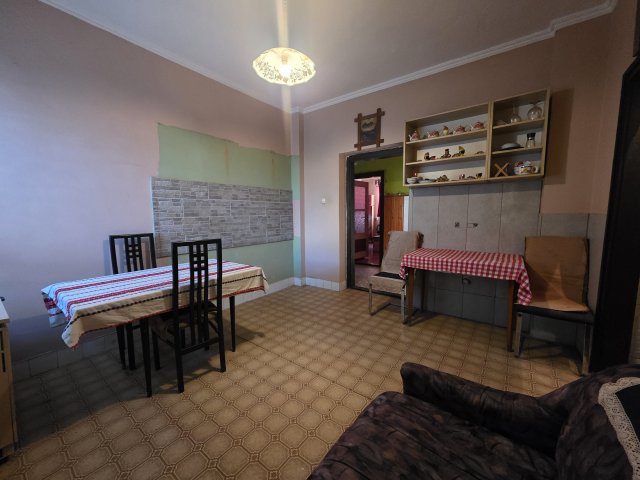 Eladó családi ház, Tiszaeszláron 17 M Ft, 3 szobás
