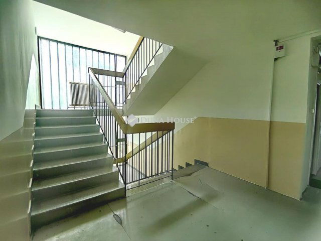 Eladó panellakás, Szekszárdon 18.5 M Ft, 1 szobás