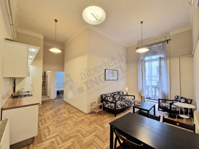 Kiadó téglalakás, albérlet, VI. kerületben, Nagymező utcában