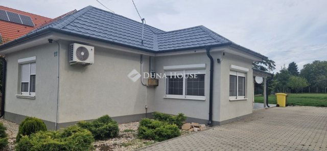 Eladó családi ház, Balatonbogláron 99.9 M Ft, 3 szobás