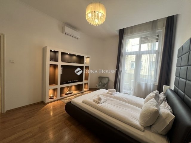 Eladó téglalakás, Budapesten, VI. kerületben 211.75 M Ft