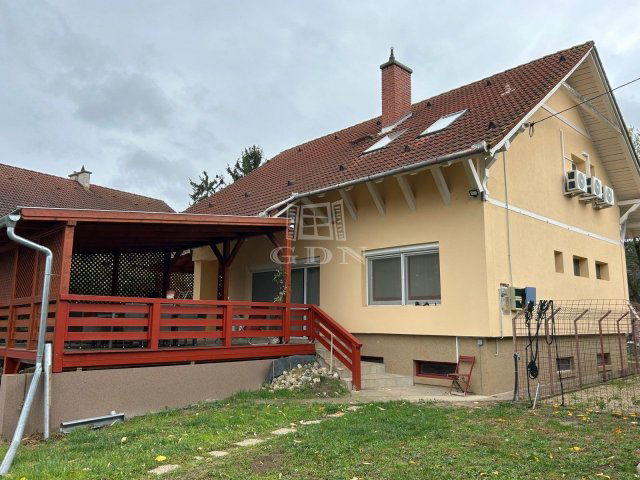 Eladó családi ház, Kápolnásnyéken 120 M Ft, 3+2 szobás