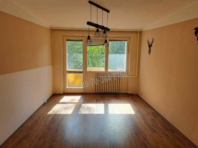 Kiadó panellakás, albérlet, Tatabányán, Réti utcában