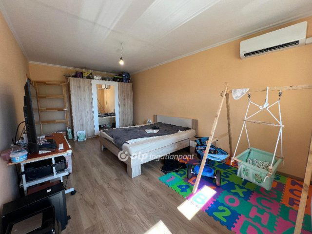 Eladó panellakás, Százhalombattán 68.4 M Ft, 2+1 szobás