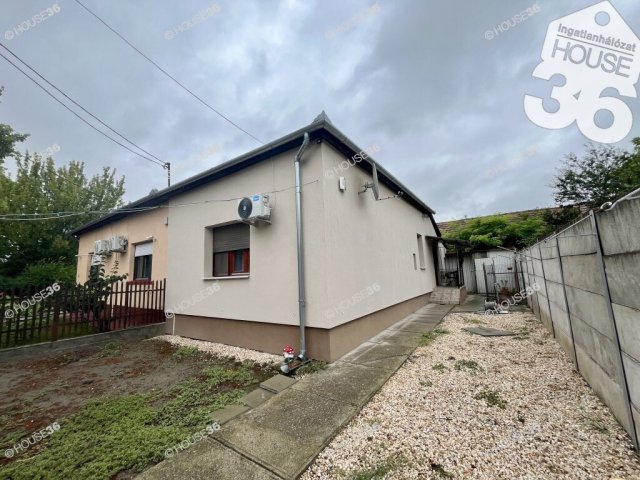 Eladó ikerház, Kiskunfélegyházán 34.9 M Ft, 2 szobás