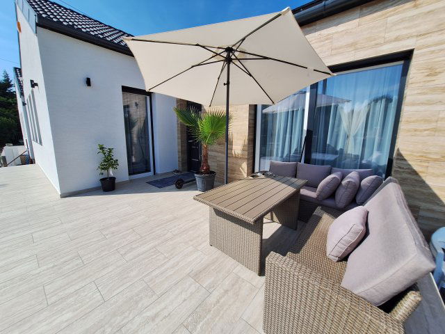 Eladó ikerház, Százhalombattán 139.9 M Ft, 3 szobás