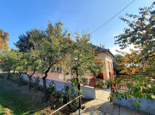 Eladó családi ház, Tiszasason 27.99 M Ft, 4 szobás