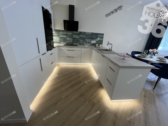 Eladó téglalakás, Kecskeméten 119.9 M Ft, 4 szobás