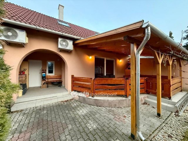 Eladó családi ház, Tiszaújvárosban 89.9 M Ft, 4 szobás