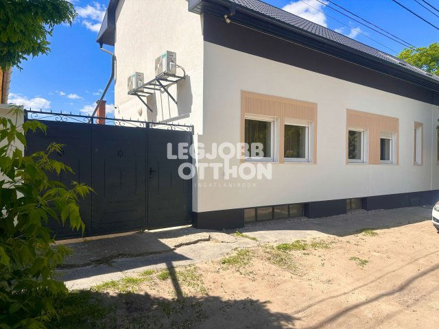 Eladó téglalakás, Cegléden 13 M Ft, 1 szobás